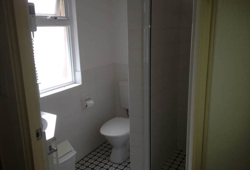 Three Explorers Motel