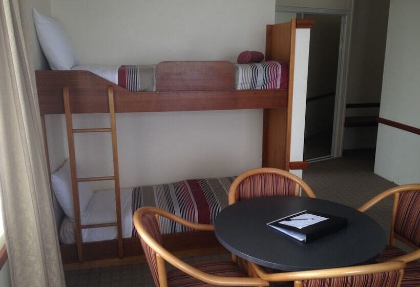 Three Explorers Motel