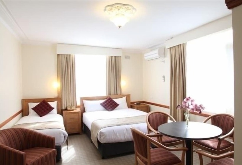 Three Explorers Motel