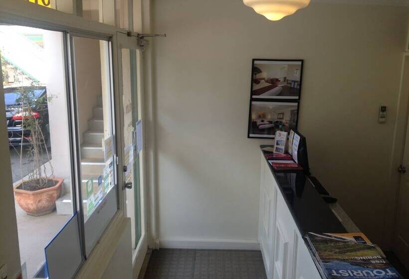 Three Explorers Motel