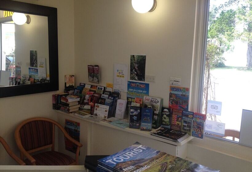 Three Explorers Motel