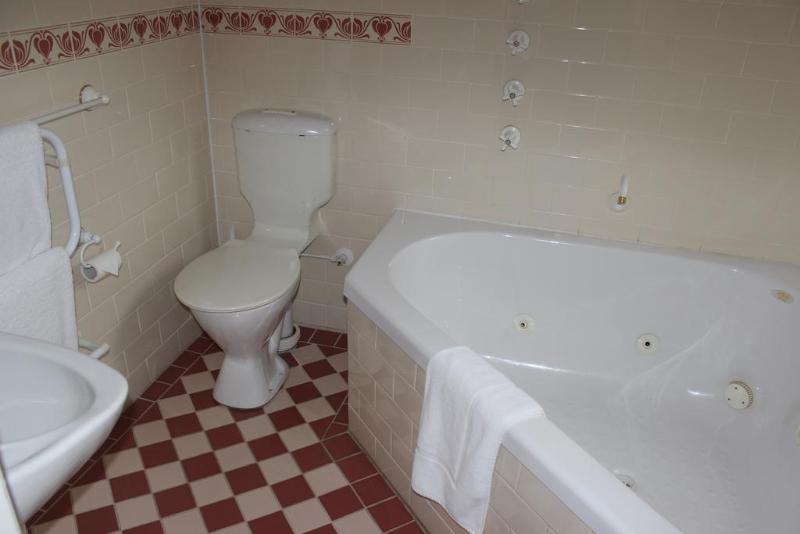 Three Explorers Motel