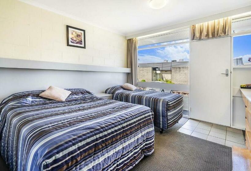 Top Of The Town Hotel Motel