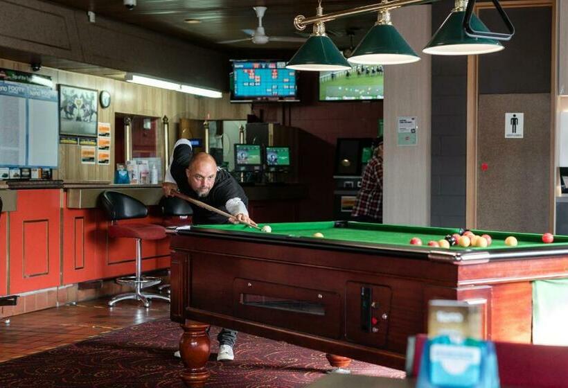 Top Of The Town Hotel Motel