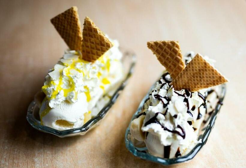 Top Of The Town Hotel Motel