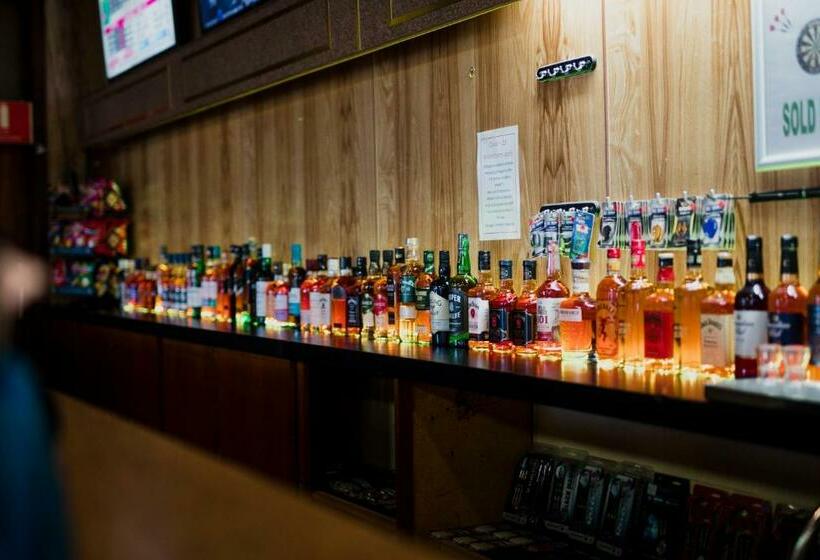 Top Of The Town Hotel Motel