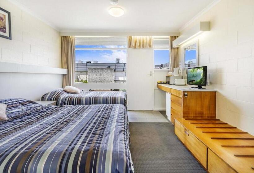 Top Of The Town Hotel Motel