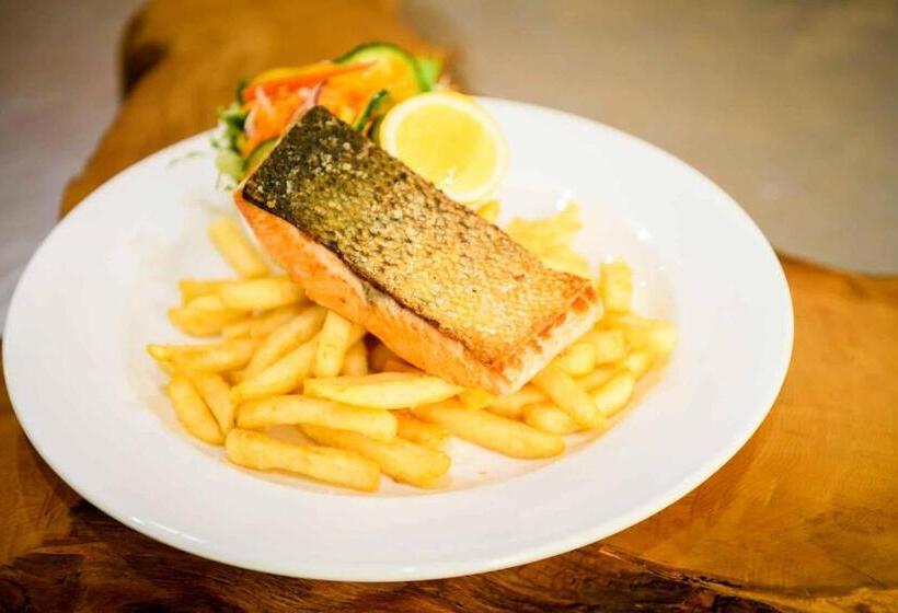 Top Of The Town Hotel Motel