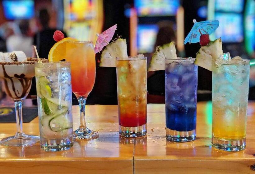 Top Of The Town Hotel Motel