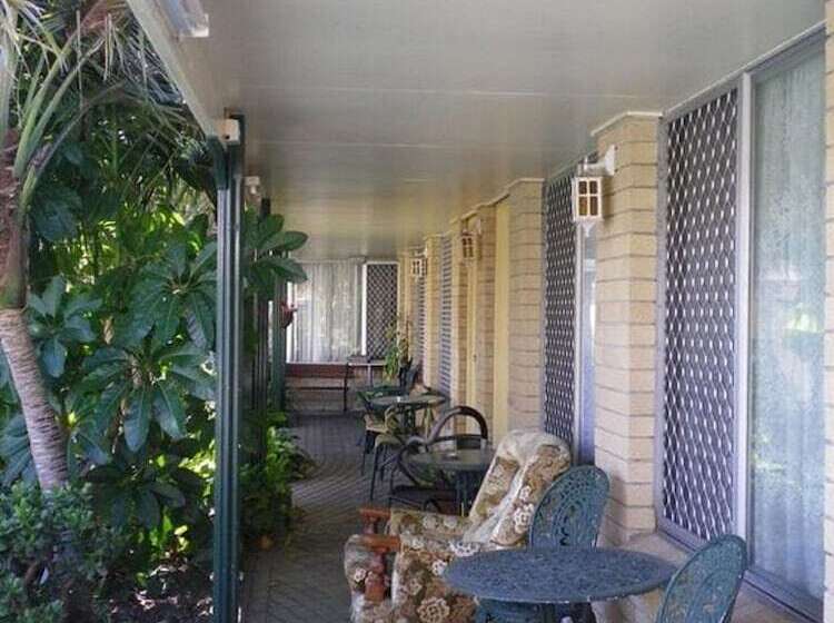 White Lanterns Motel