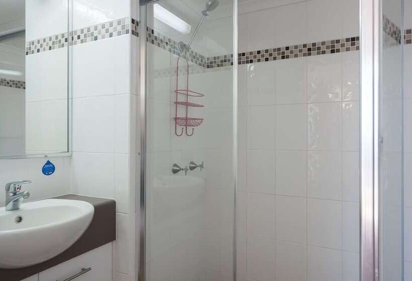 Alexander Holiday Apartments