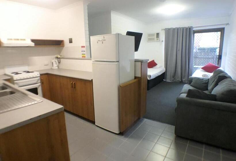 Allan Cunningham Motel