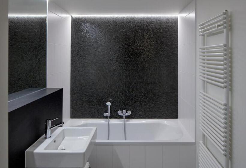 Alpha Hotel And Apart