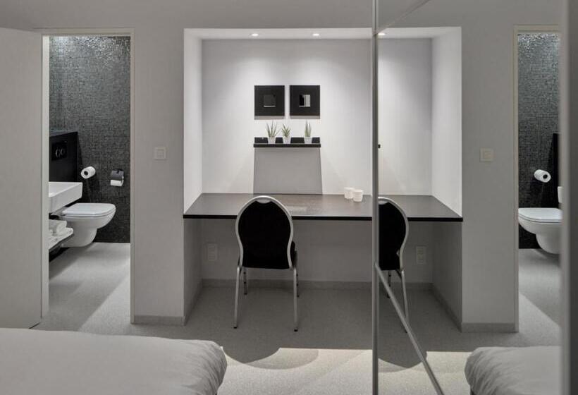 Alpha Hotel And Apart