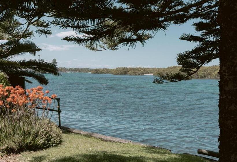 Black Swan Waterfront Motel