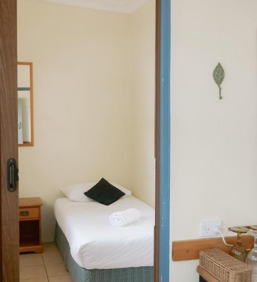 Black Swan Waterfront Motel