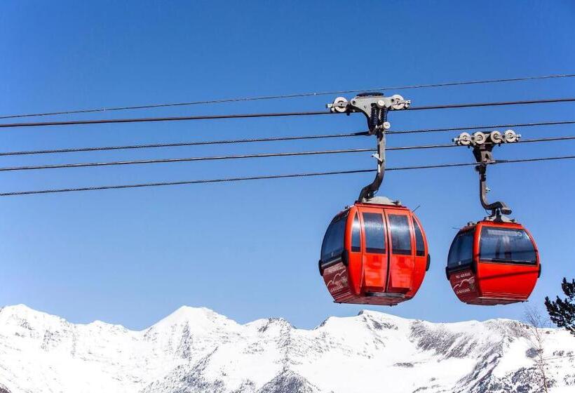 Font Andorra Hostel by Nexta