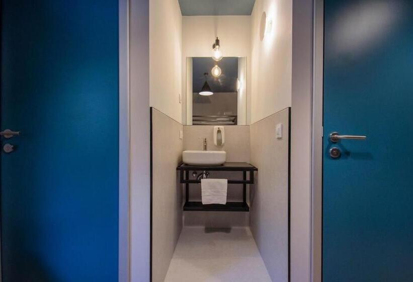 Font Andorra Hostel by Nexta