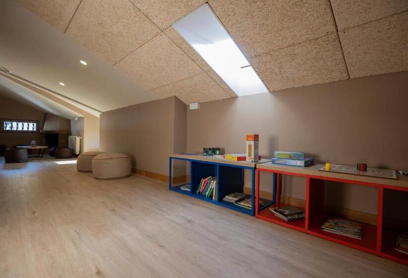 Font Andorra Hostel by Nexta