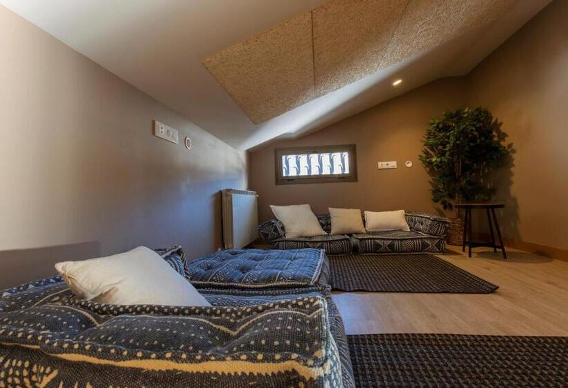 Font Andorra Hostel by Nexta