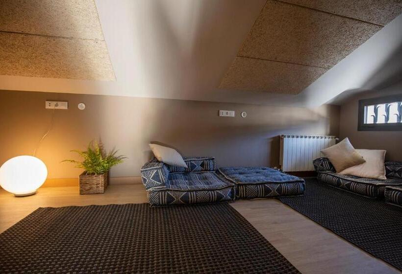 Font Andorra Hostel by Nexta