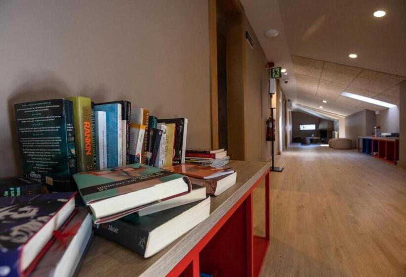 Font Andorra Hostel by Nexta