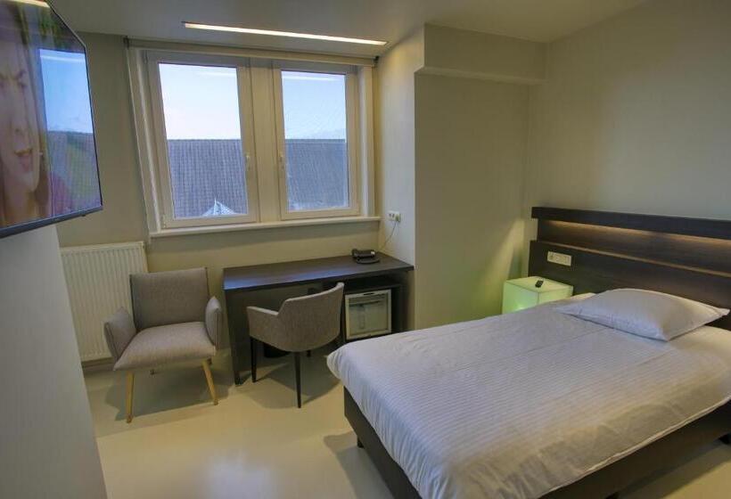 בית מלון כפרי Auberge Du Vieux Cedre, Enghien Belgique