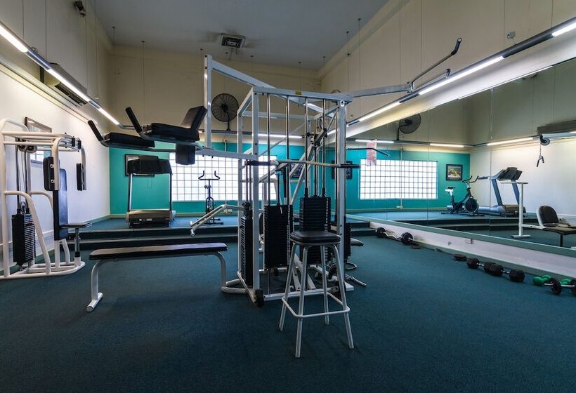 Отель Beachcomber Surfers Paradise