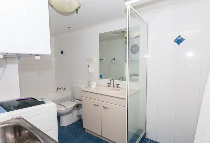 Отель Beachcomber Surfers Paradise