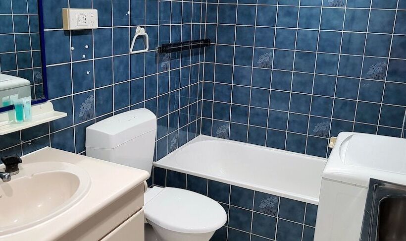 Отель Beachcomber Surfers Paradise