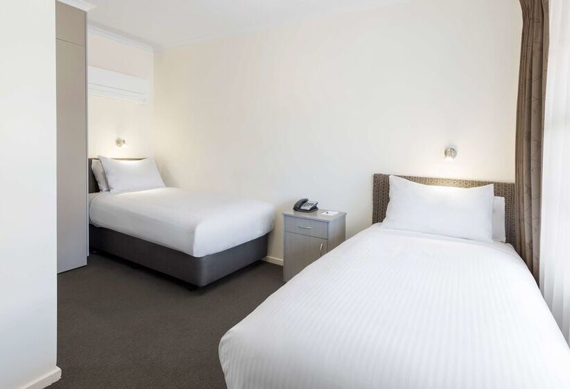 בית מלון כפרי Best Western Olde Maritime Motor Inn