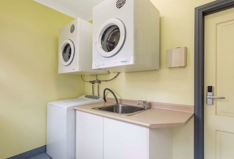 בית מלון כפרי Best Western Olde Maritime Motor Inn