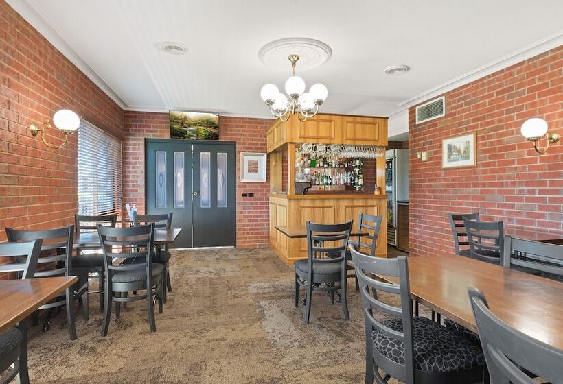 Отель Burke And Wills Motor Inn Swan Hill