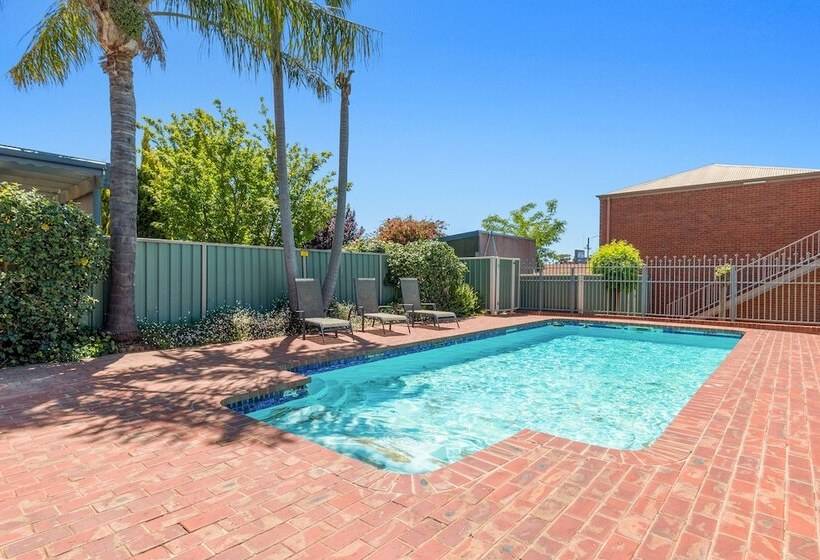 Отель Burke And Wills Motor Inn Swan Hill