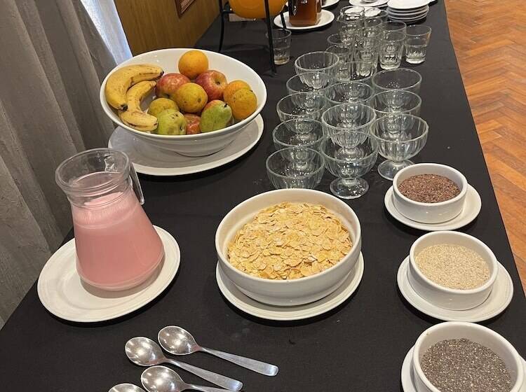 ホテル Catalinas Tucuman