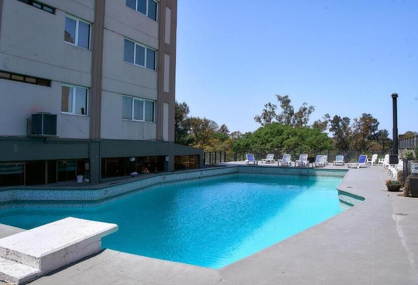 ホテル Catalinas Tucuman