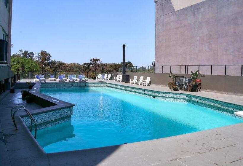 ホテル Catalinas Tucuman