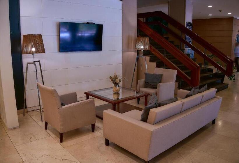 ホテル Catalinas Tucuman