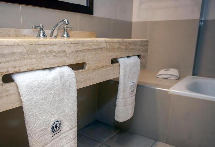 ホテル Catalinas Tucuman