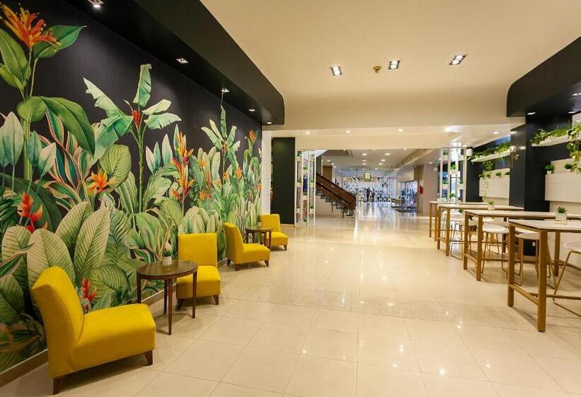 ホテル Catalinas Tucuman