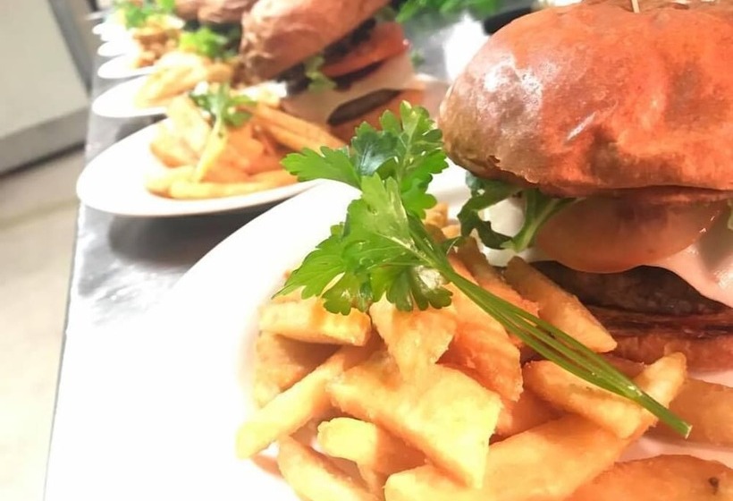 هتل Centrepoint Motor Inn