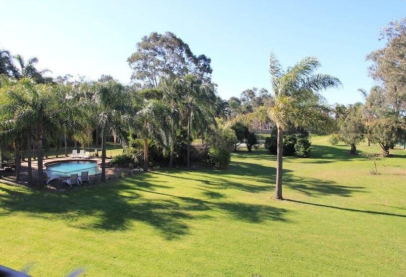 בית מלון כפרי Charbonnier Motor Inn