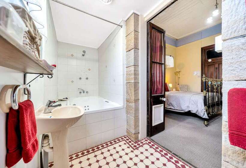 Отель Warwick Settlers Inn