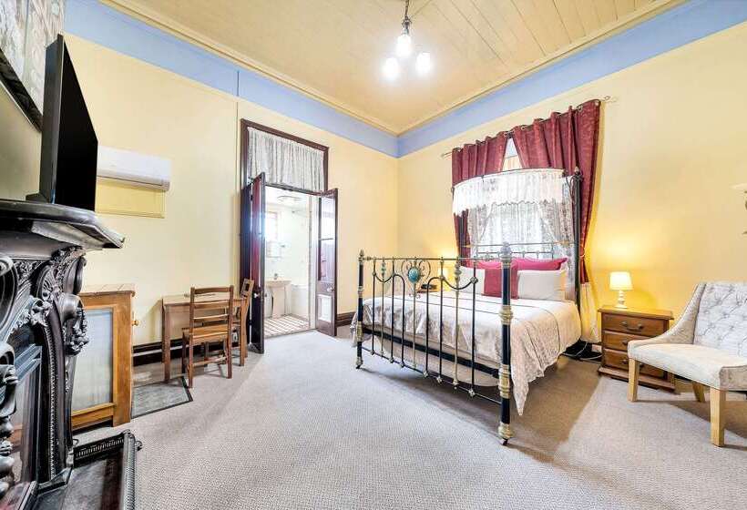 Отель Warwick Settlers Inn