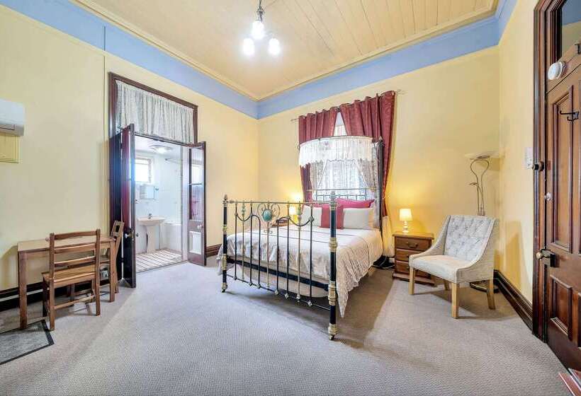 Отель Warwick Settlers Inn