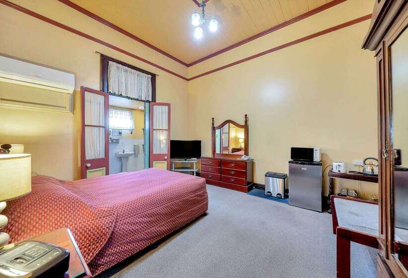 Отель Warwick Settlers Inn