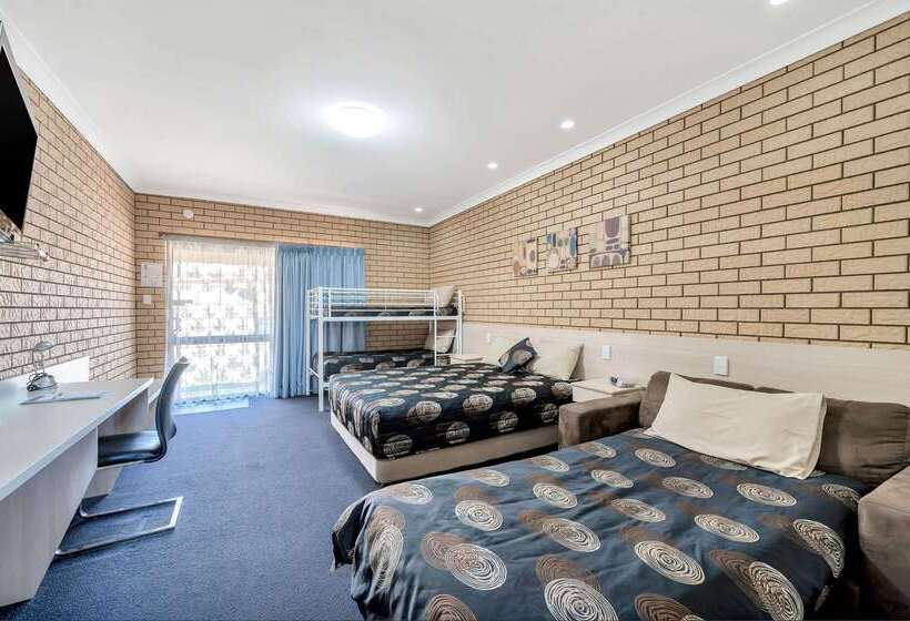 Отель Warwick Settlers Inn