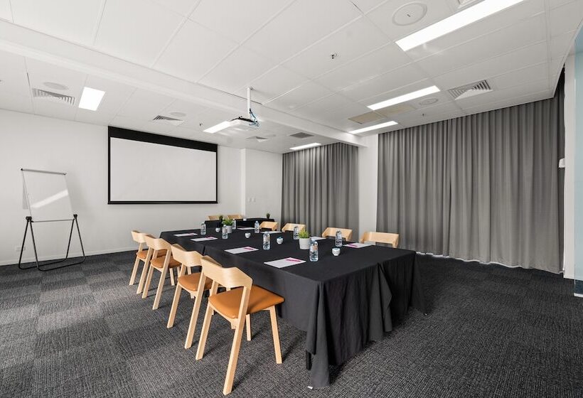 Отель Crowne Plaza Surfers Paradise, An Ihg