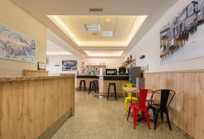 هتل Encamp by Nexta