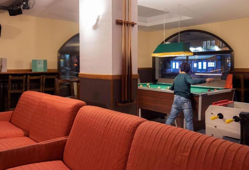 هتل Encamp by Nexta